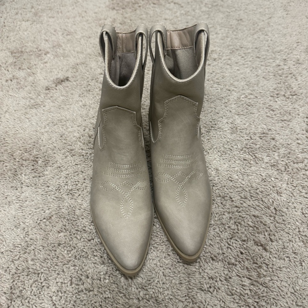 Women's Pointed Toe Western Ankle Boots - light brown/tan